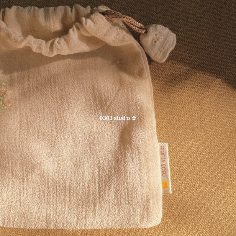 | 0303 studio | Túi dây rút thêu hoa - vải xô