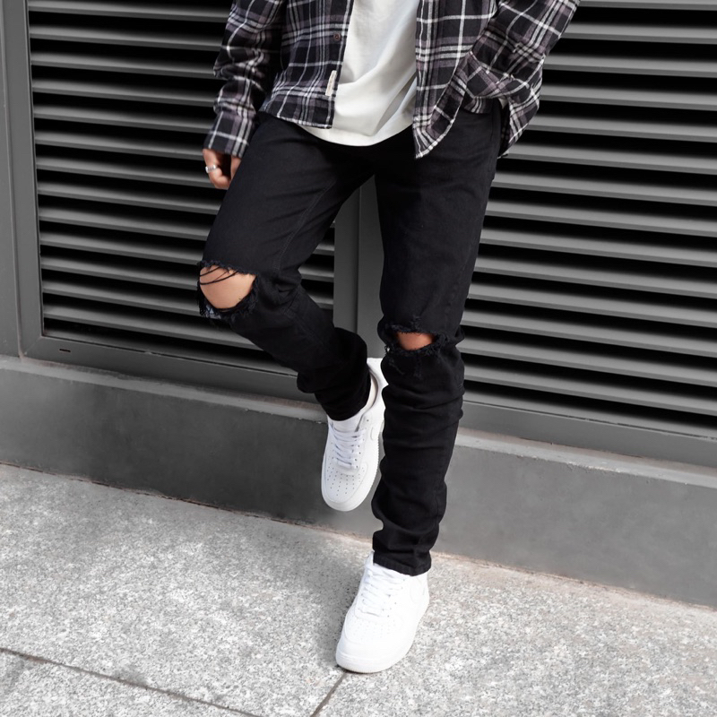 Quần jean nam đen rách gối cao cấp chất đẹp, form ôm vừa, co giãn thoải mái.