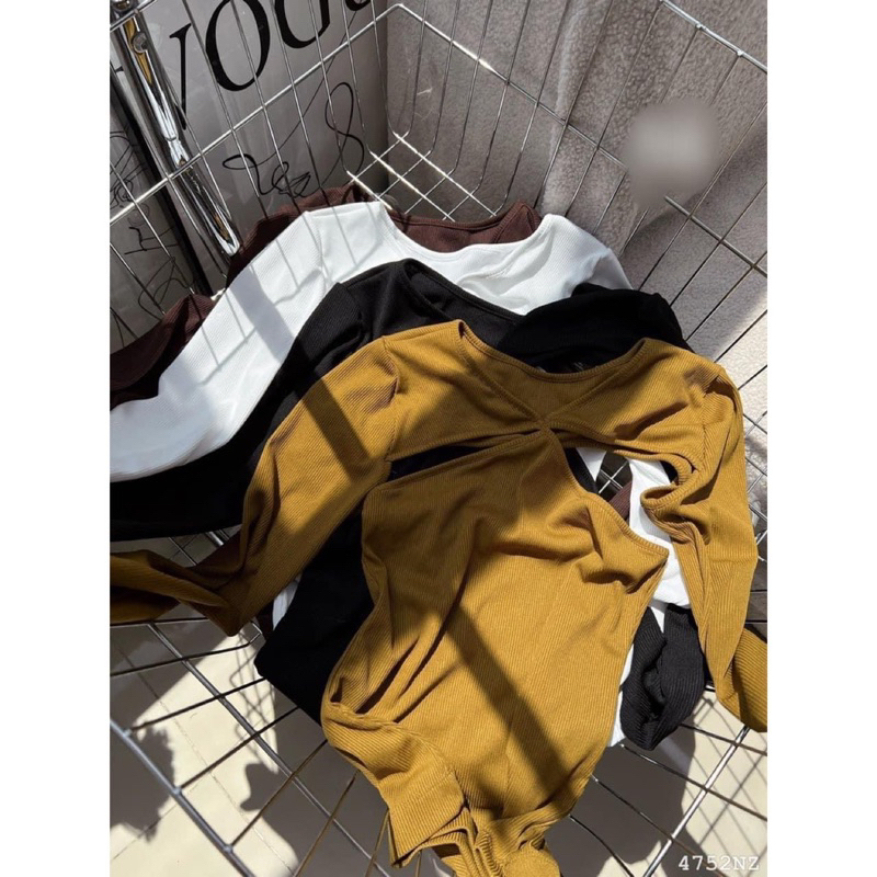 Áo kiểu khoet nguc xinh ạ