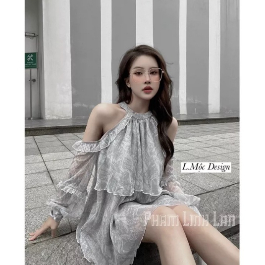 Đầm cổ yếm khoét vai dáng xòe, chất voan, xếp bèo tầng tiểu thư hàng cao cấp