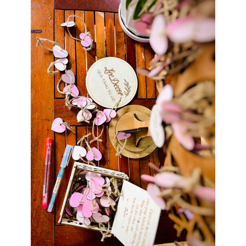 Cây hạnh phúc- treo trái tim ký tên cho khách mời trong đám cưới- decor bàn gallery