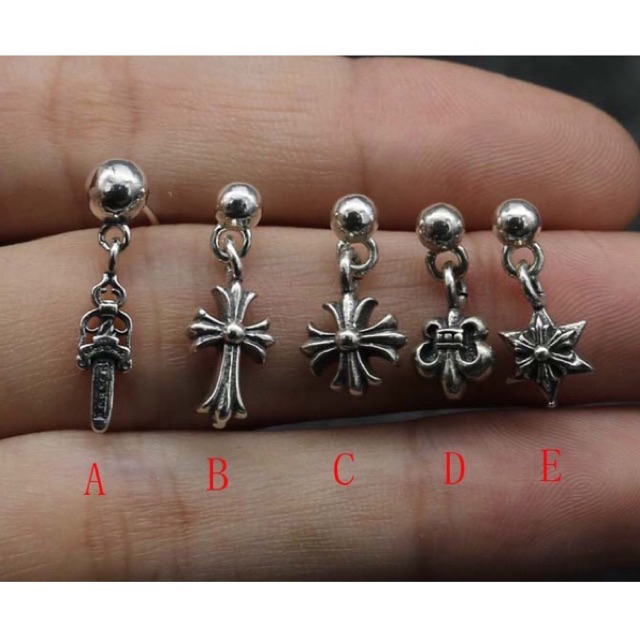 KHUYÊN TAI CHROME HEART THÉP TITAN CH-69 -BÔNG TAI titan hoạ tiết Chrome heart CH-69 / Chrome heart earrings