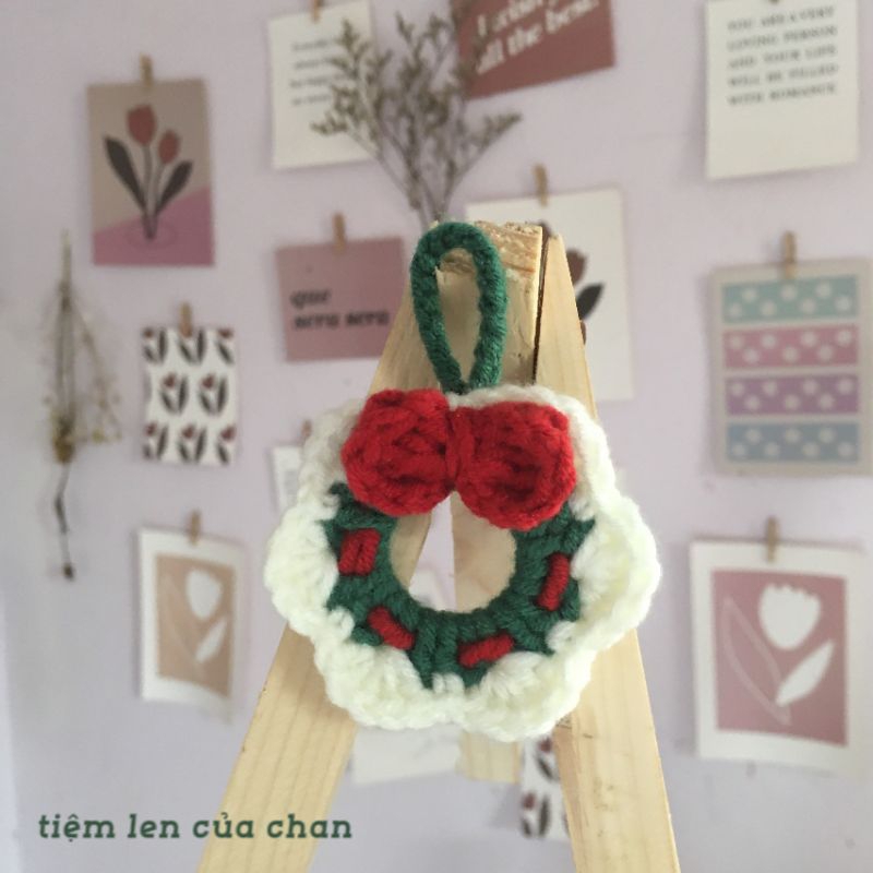 Len móc khoá vòng nguyệt quế.