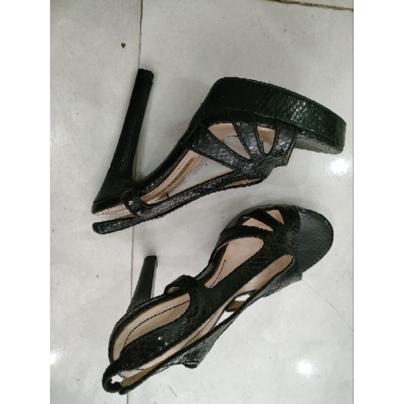 Sandal hiệu Zara xịn sò đây ạ cao 10p size 37