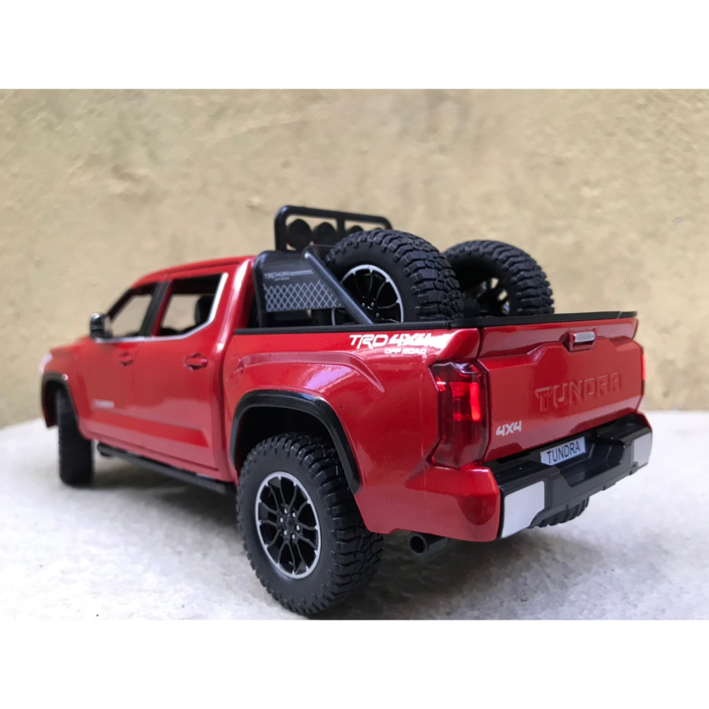Mô hình xe TOYOTA Pickup Tundra 2023 1:24
