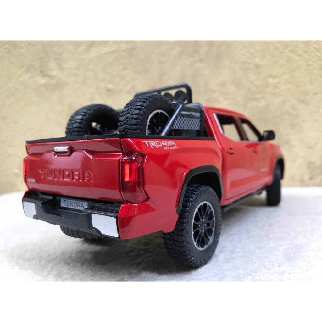 Mô hình xe TOYOTA Pickup Tundra 2023 1:24