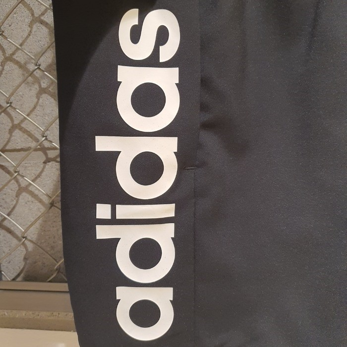 Quần Adidas Short Chelsea Linear Logo size M á form trên gối