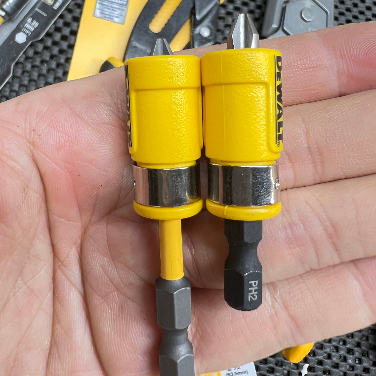 Đầu nam châm tăng lực DEWALT MAXFIT Magnetic Bit Sleeve Set