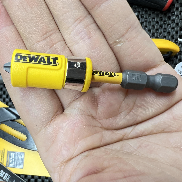 Đầu nam châm tăng lực DEWALT MAXFIT Magnetic Bit Sleeve Set