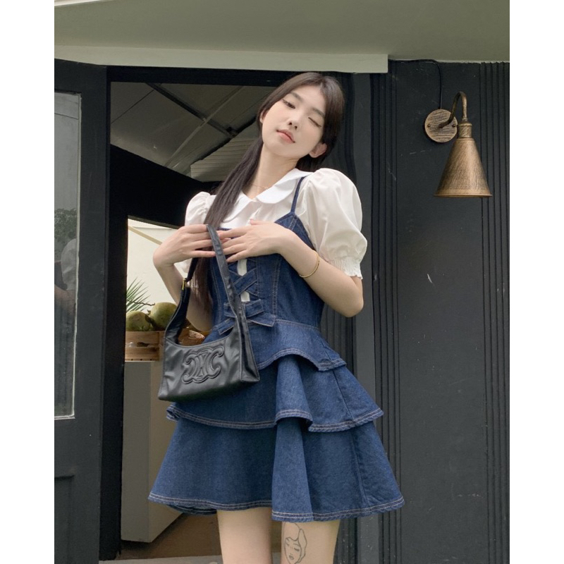 SET ĐẦM YẾM JEAN BÈO TẦNG ĐAN NGỰC PHỐI NƠ + ÁO SƠ MI CỔ SEN TRẮNG TAY PHỒNG