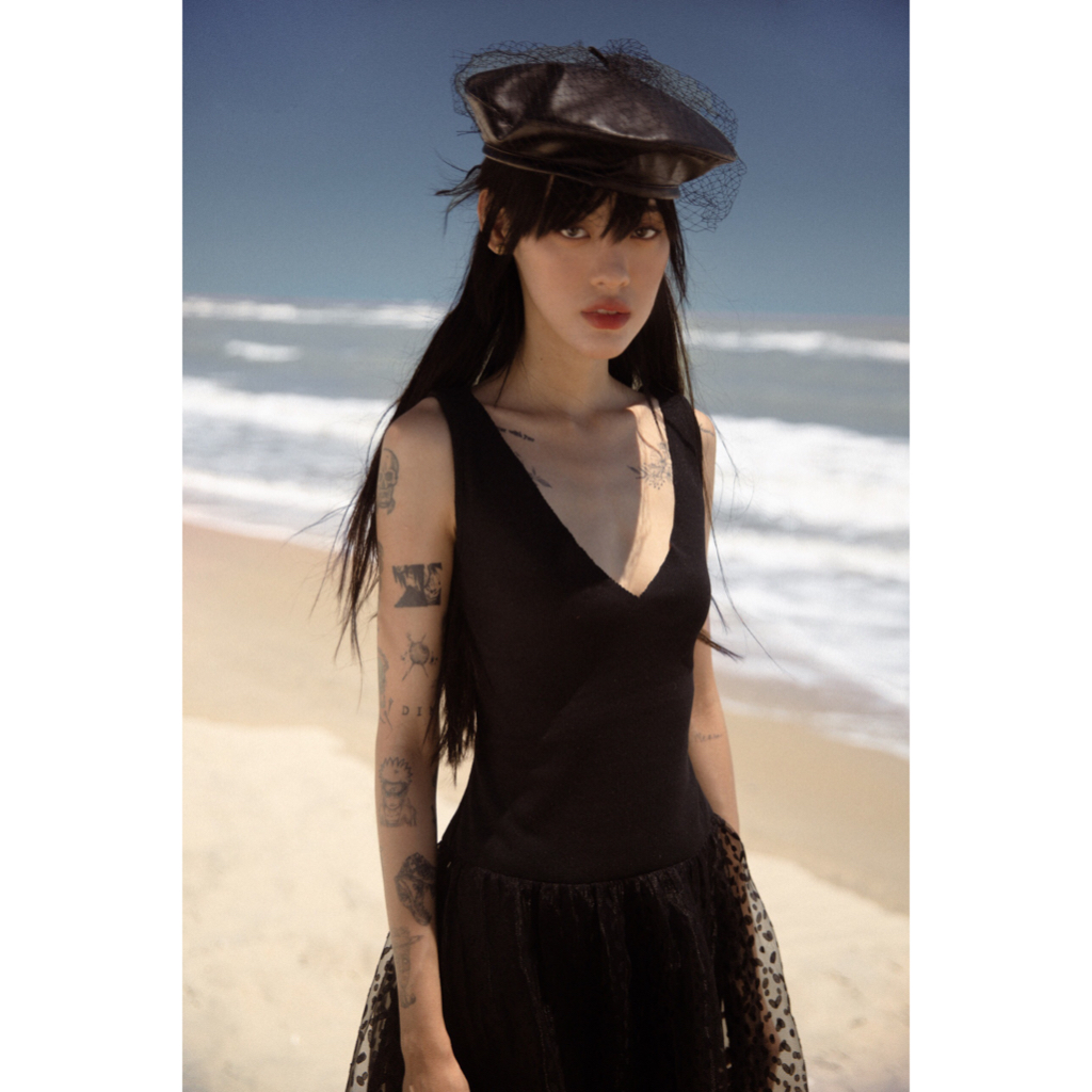 Đầm dự tiệc dáng xoè cổ V THE COUNTRY Noir Starry Night Dress vải thun phối voan đen