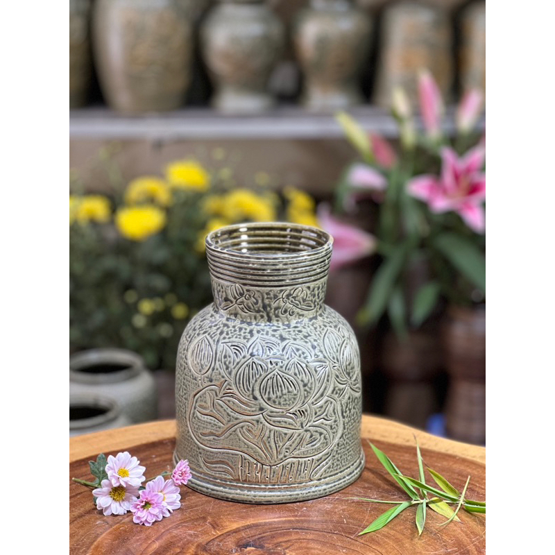 Bình hoa, lọ cắm hoa gốm sứ Bát Tràng khắc hoạ tiết dáng đầm BH02
