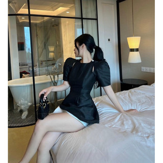Áo peplum lệch tà khoét vai
