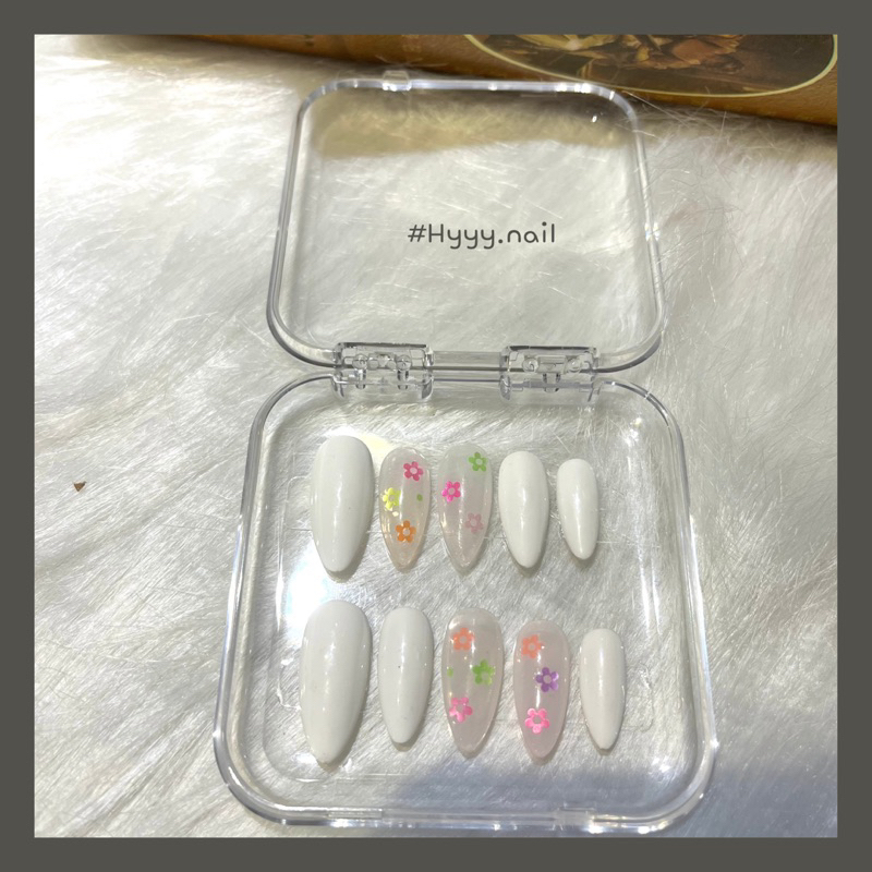 Nailbox 2023 thiết kế , nail box cao cấp  nails sơn trắng phong cách hàn quốc Hy.Nails.