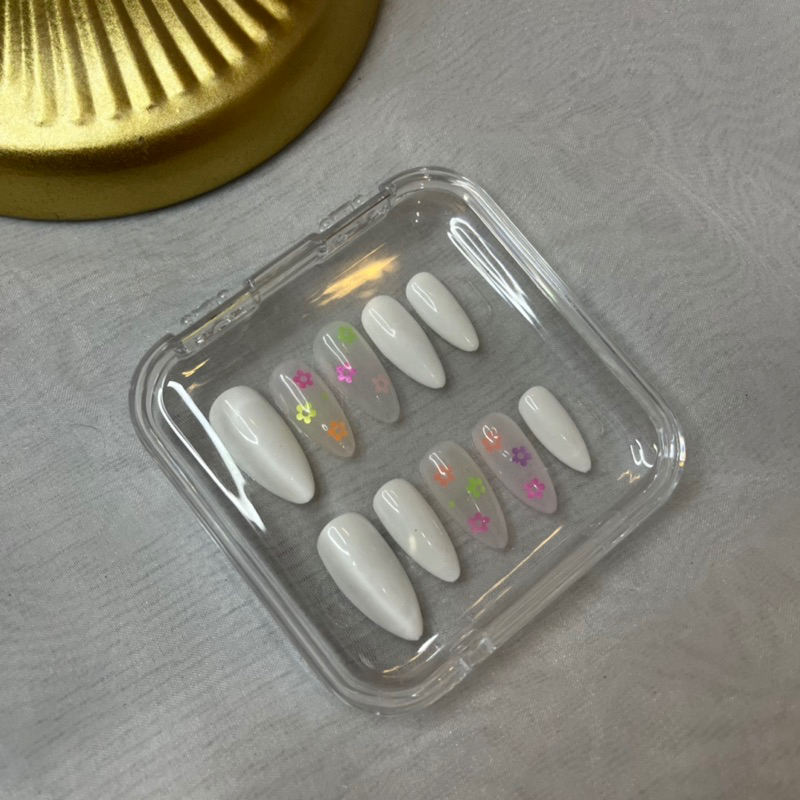 Nailbox 2023 thiết kế , nail box cao cấp  nails sơn trắng phong cách hàn quốc Hy.Nails.