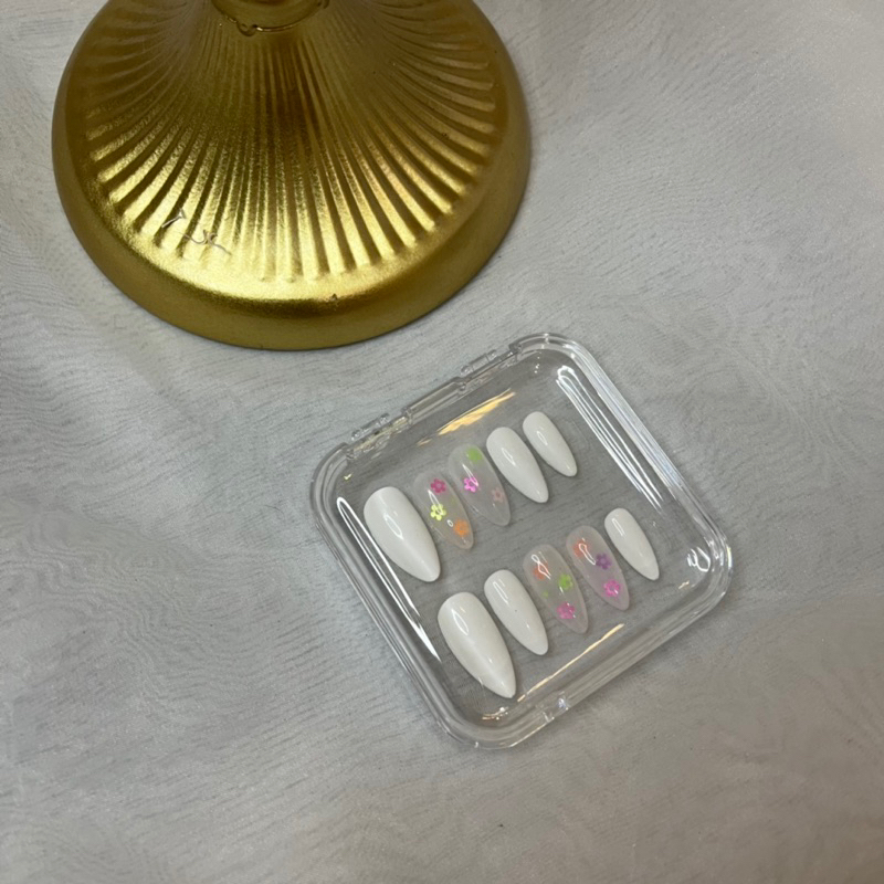 Nailbox 2023 thiết kế , nail box cao cấp  nails sơn trắng phong cách hàn quốc Hy.Nails.