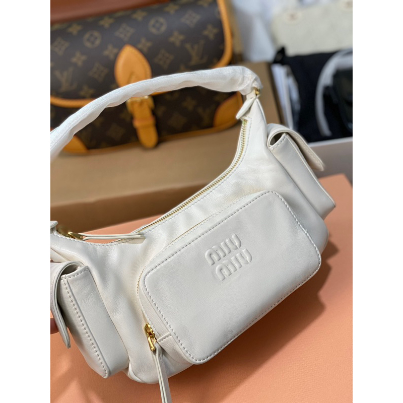 Túi kẹp nách miu miu Nappa leather Pocket bag