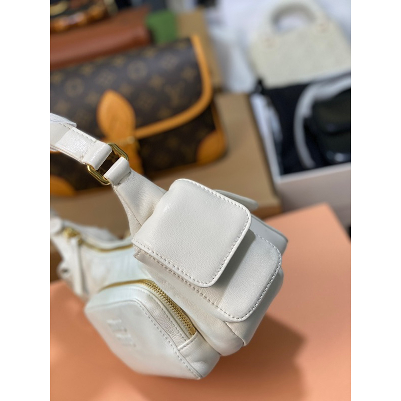 Túi kẹp nách miu miu Nappa leather Pocket bag