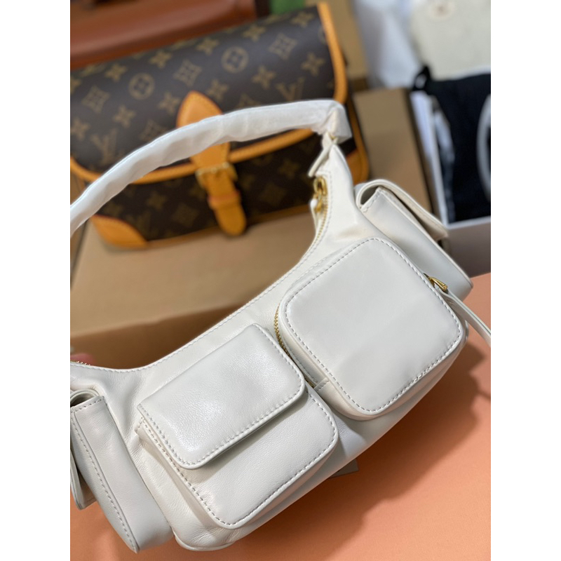 Túi kẹp nách miu miu Nappa leather Pocket bag