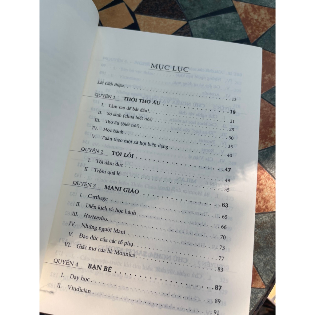 Sách_ Tự bạch (Confessions) – Omegaplus -NXB Thế Giới