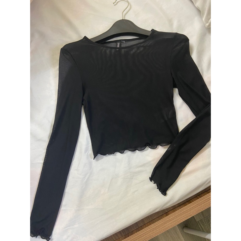 Áo lưới H&M kiểu croptop dài tay mặc đi đu Blackpink