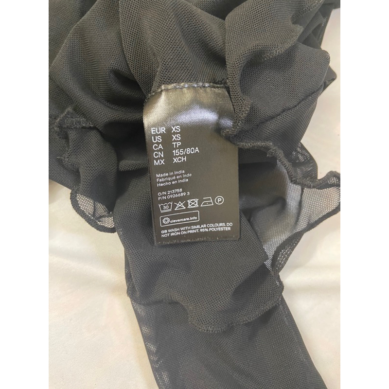 Áo lưới H&M kiểu croptop dài tay mặc đi đu Blackpink