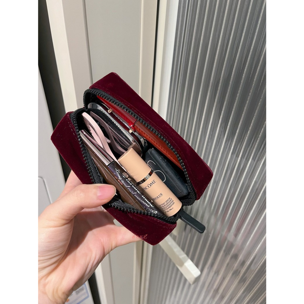 Túi Gift hãng YS.L màu đỏ đô chất nhung size mini đựng mỹ phẩm make up chính hãng