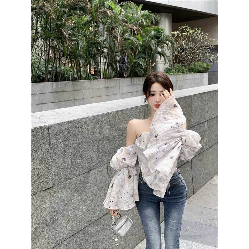 Áo cúp ngực trễ vai tay phồng xoè