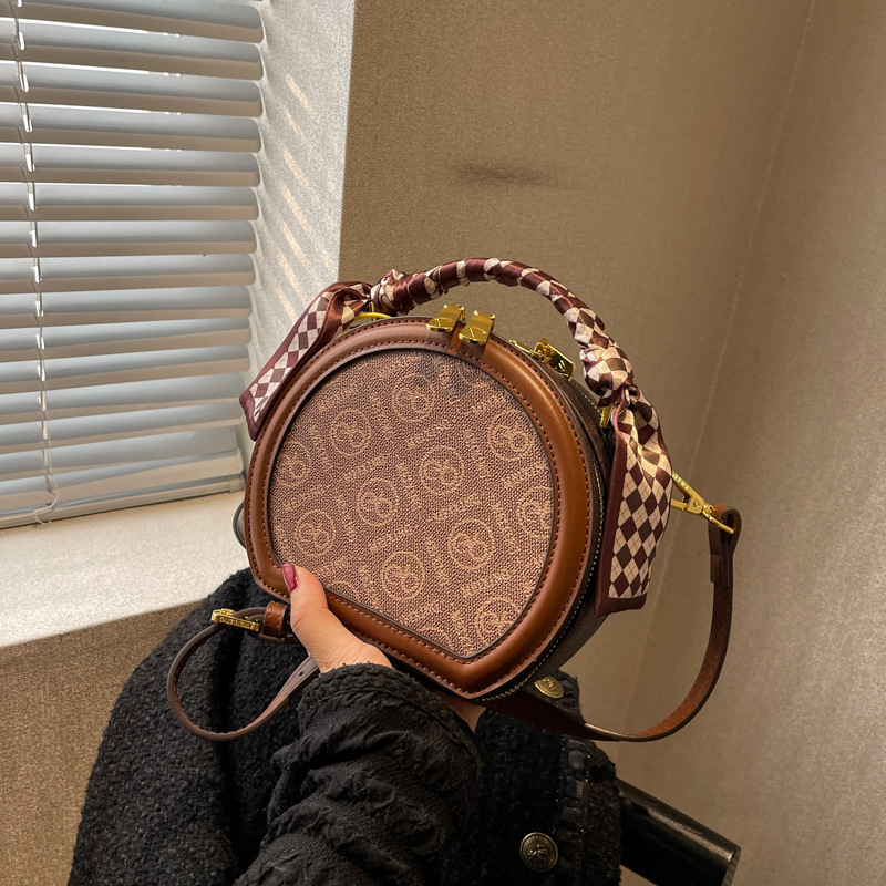 Túi Xách Tay Đeo Chéo Nữ Hình Tròn Hai Màu Trắng Đen Kiểu Dáng Messenger Cao Cấp Mẫu Mới Nhất Hàng Thiết Kế Hàng Loại 1