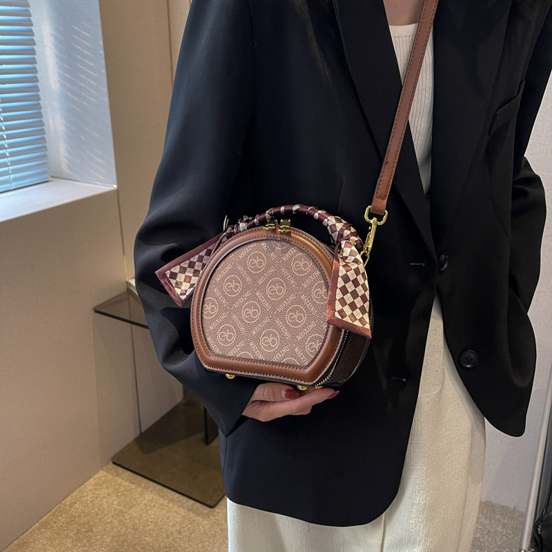 Túi Xách Tay Đeo Chéo Nữ Hình Tròn Hai Màu Trắng Đen Kiểu Dáng Messenger Cao Cấp Mẫu Mới Nhất Hàng Thiết Kế Hàng Loại 1