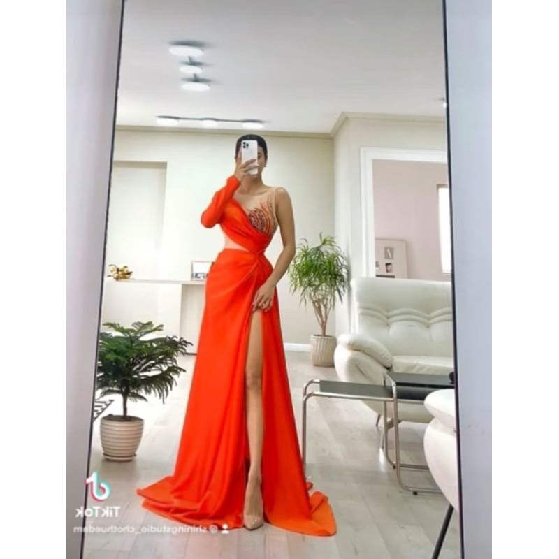 Đầm dạ hội body đính đá sang trọng