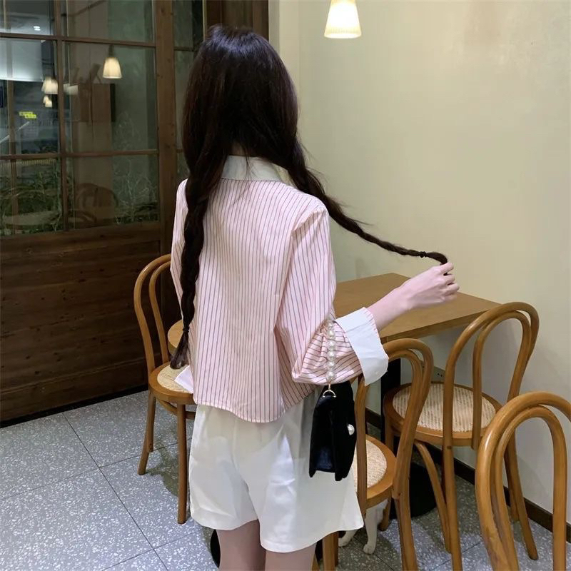 ÁO SƠ MI CROPTOP CỔ TRẮNG THÊU CHỮ TIỂU THƯ