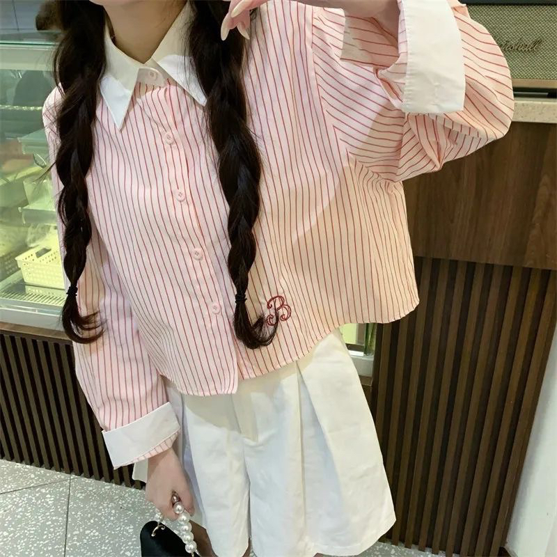 ÁO SƠ MI CROPTOP CỔ TRẮNG THÊU CHỮ TIỂU THƯ