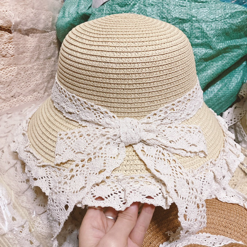 Mũ cói viền ren đi biển phong cách trong trẻo cho bạn gái