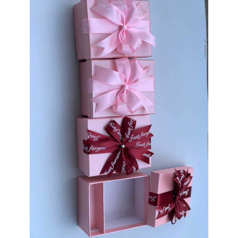 Hộp quà tặng, có ngăn son 13x10 cao 6cm