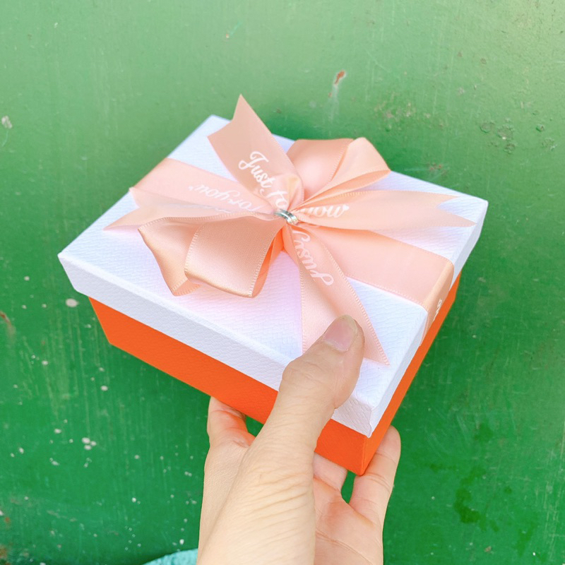 Hộp quà tặng, có ngăn son 13x10 cao 6cm