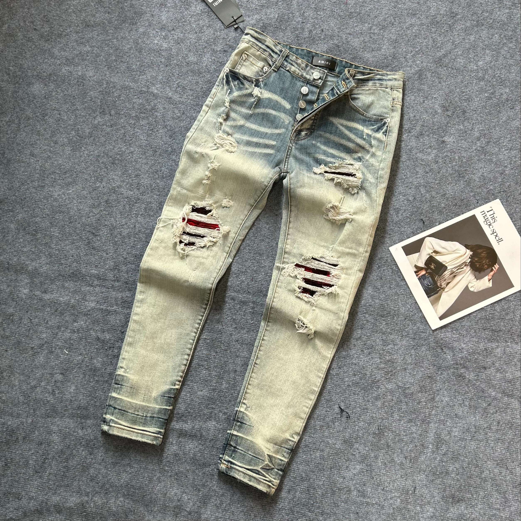 Quần jeans nam Amiri CD018 Xanh nhạt vá trần nhăn đỏ,4 khuy,chất liệu dehim co giãn 4 chiều,form sninky,Size 28/32.
