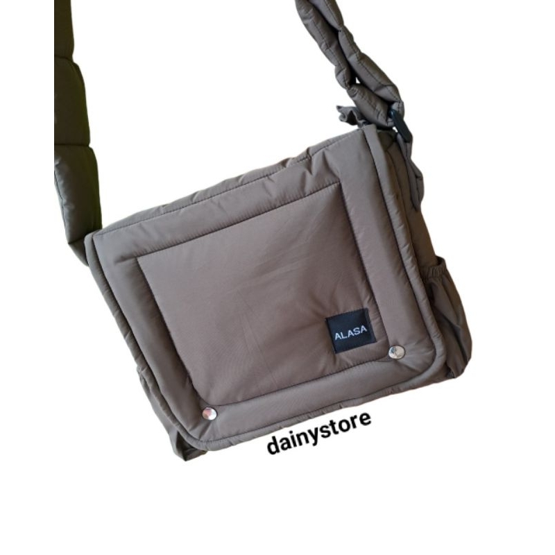 Túi đeo chéo chần bông đi học ,đi chơi, đi làm dainystore NẮP Ô VUÔNG