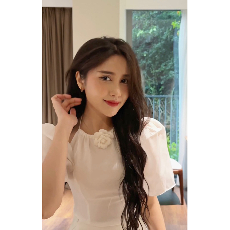 Áo tơ Joyce cổ yếm khoét vai