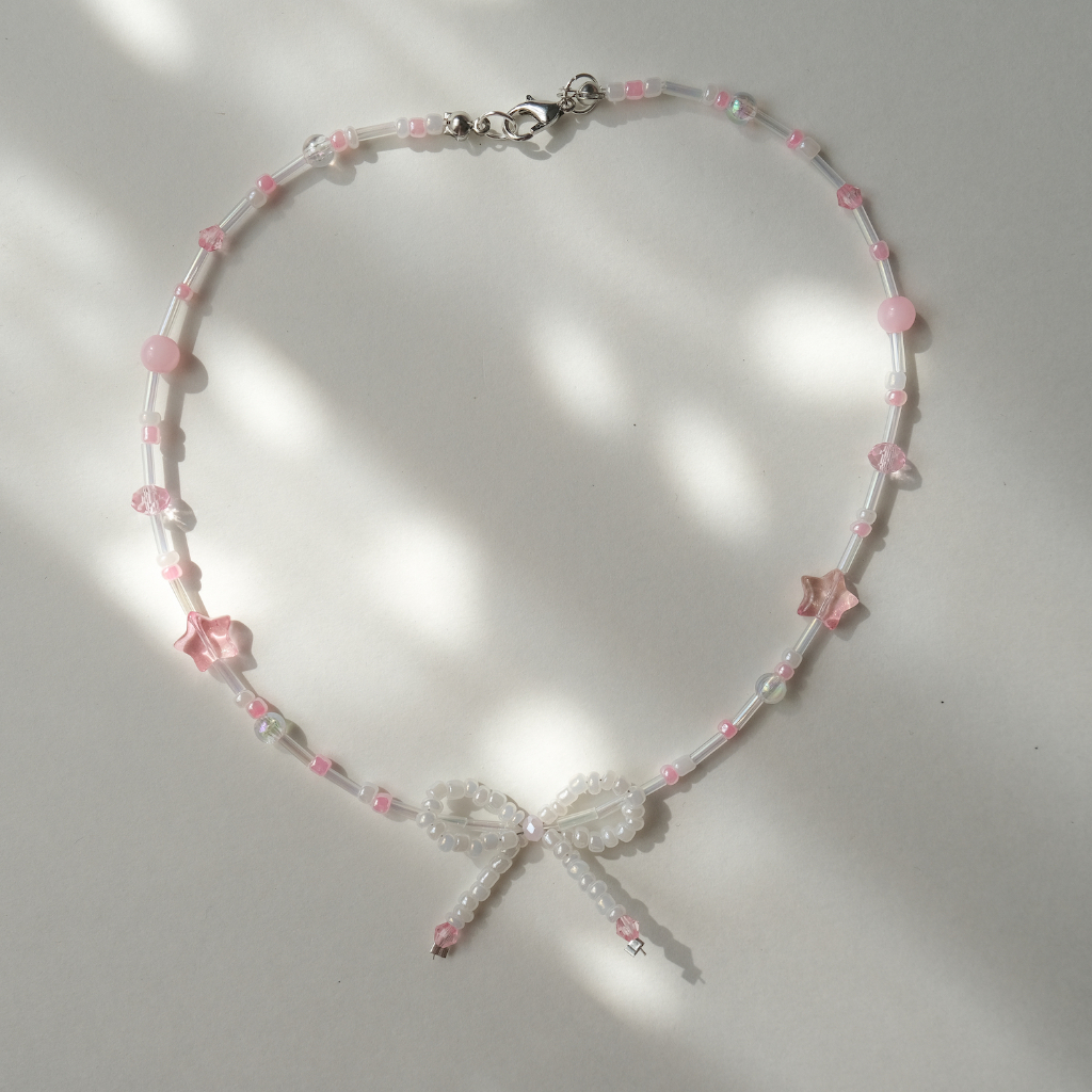 Dây chuyền hạt cườm hoạ tiết nơ phong cách y2k