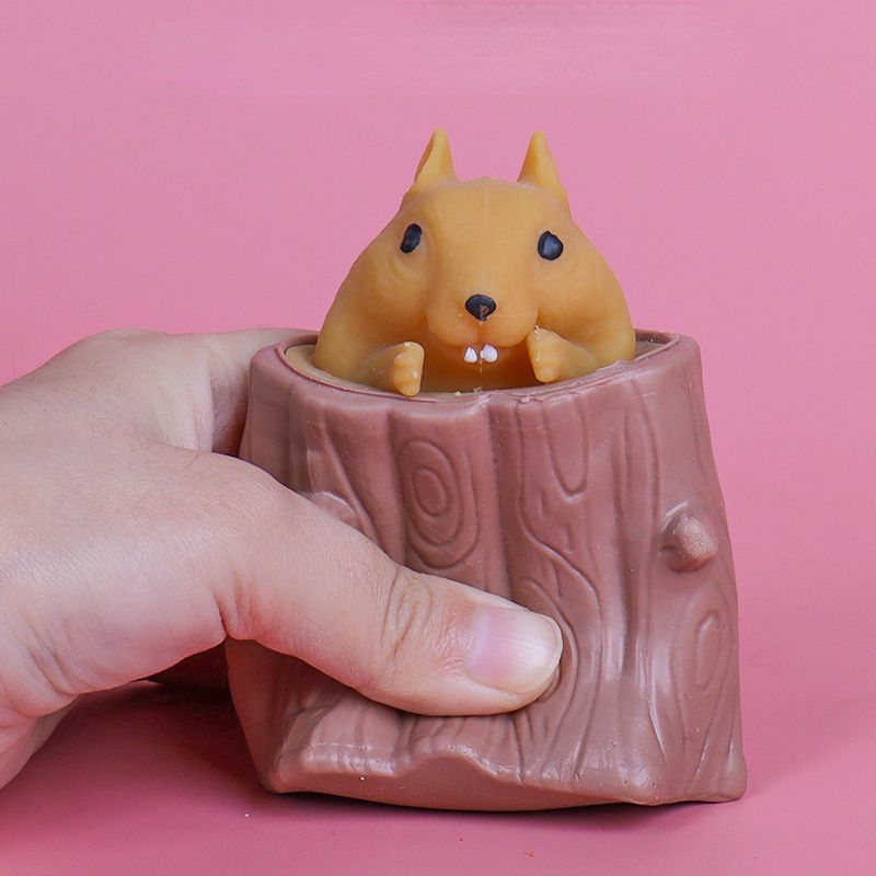 Đồ chơi thú bóp, sóc trốn gốc cây xả stress