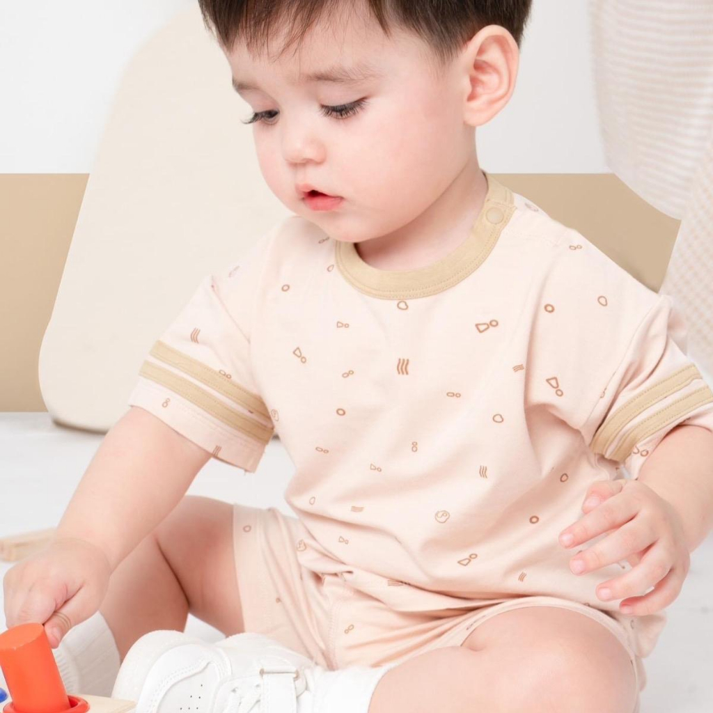 Bubaby Bộ ngắn tay quần + áo cài vai, phối tay Signature