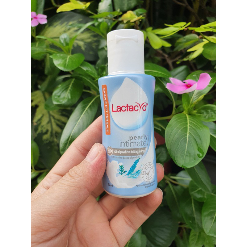 60ml - Dung dịch vệ sinh phụ nữ Lactacyd Extra Nourish Dưỡng Ẩm và Căng Mịn