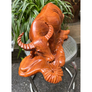 Tượng con trâu gỗ hương