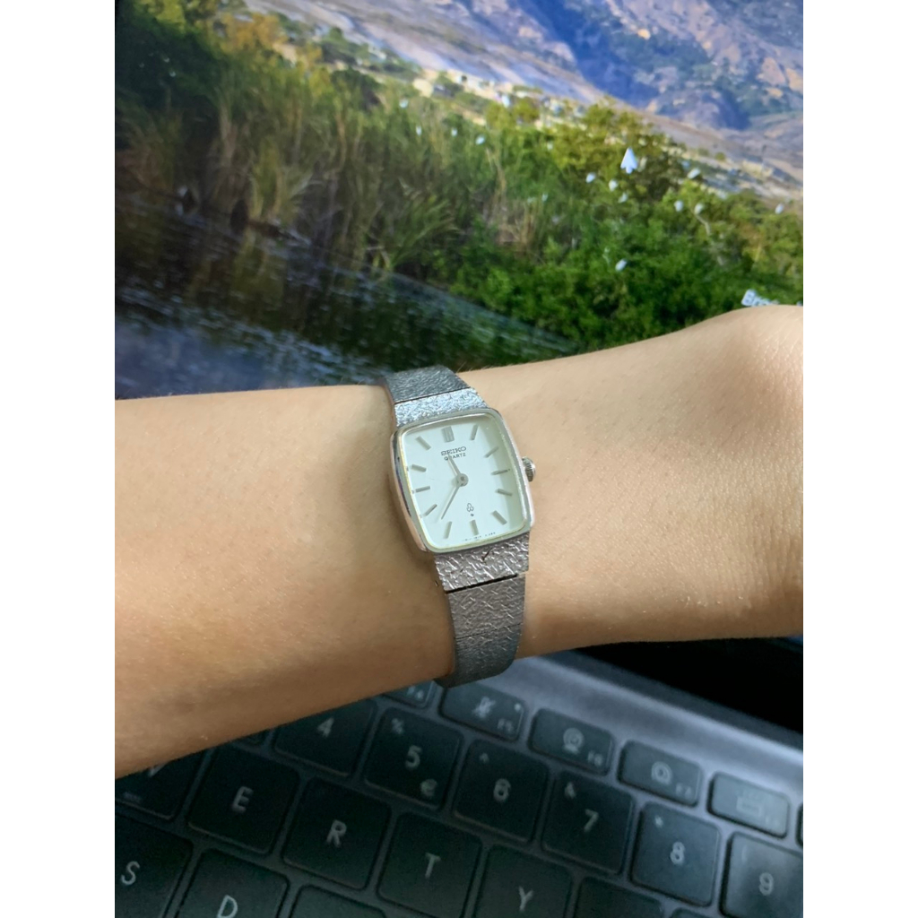 Đồng hồ nữ kiểu lắc tay Seiko 4720-30 chính hãng màu bạc hàng si nguyên bản