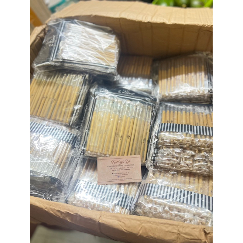 Cọ chùi phen móng