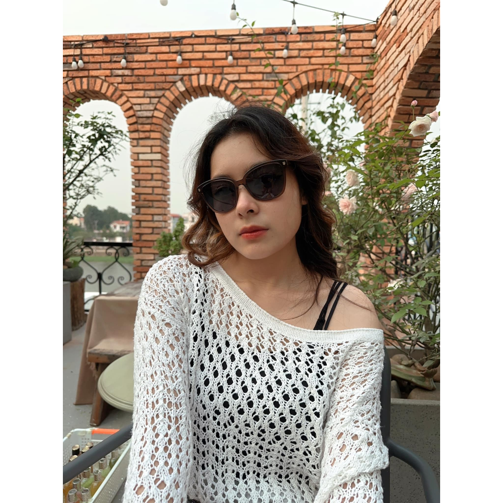 Kính mát Salvatore Ferragamo dáng Butterly, gọng acetate nâu trong suốt, tròng xanh đen