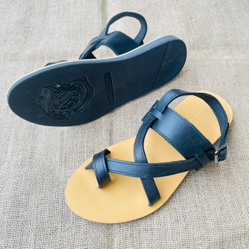 Dép Sandal Unisex cao cấp Da Bò Thật Sandal xỏ ngón nam nữ chuẩn kiểu Hàn Quốc Trẻ Trung Atshoes XDxn203(Đen- đế vàng)