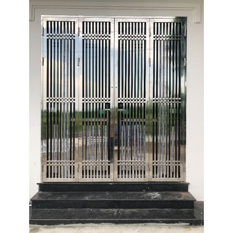 Cửa 4 cánh kim loại