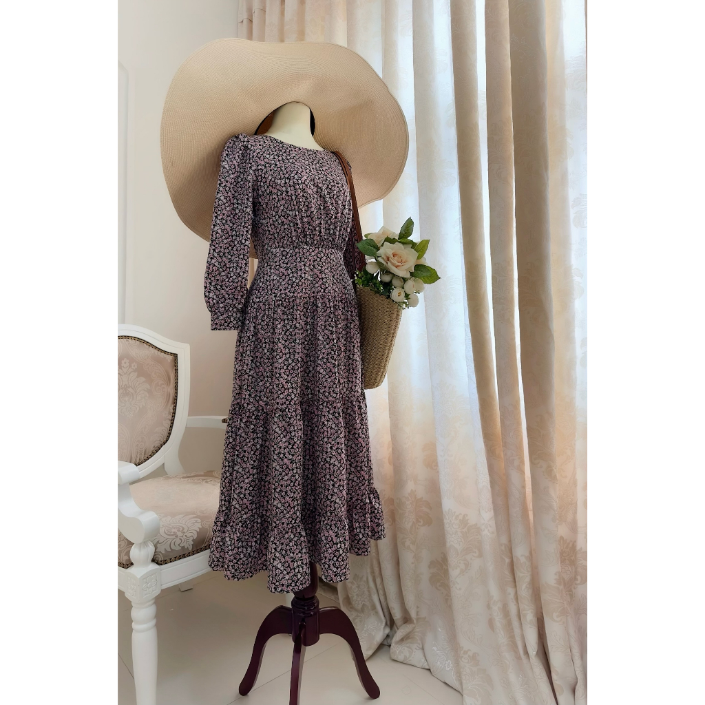 Đầm Midi dáng dài, cổ thuyền, tay phồng, phối nẹp hông, dún eo _ G9.042 _ Đen Bông Ngò Hồng